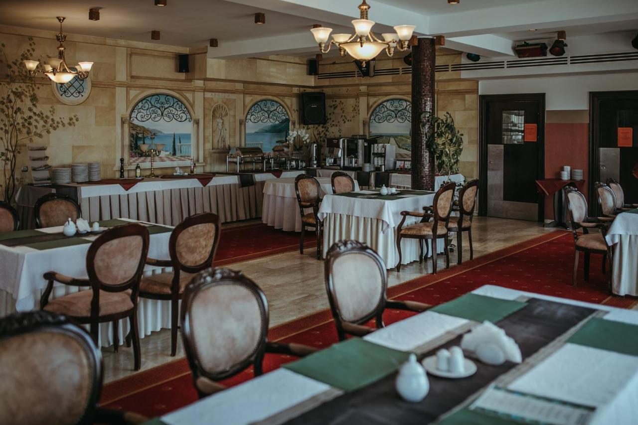 Hotel Apollo Дарволко Екстериор снимка