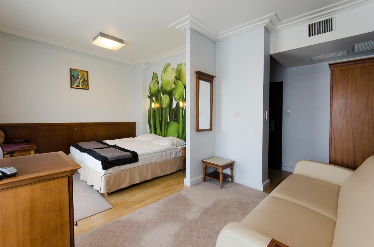 Hotel Apollo Дарволко Екстериор снимка